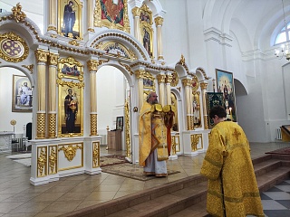 23    24-  .      70- , , , ,  ()  .