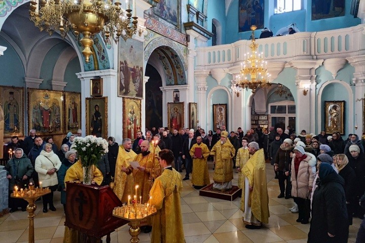 В праздник Собора новомучеников и исповедников Церкви Русской епископ Леонид совершил Литургию в кафедральном соборе г. Мозыря