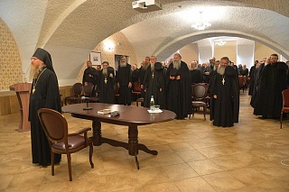 Два крыла у монаха – молитва и труд: беседа с братией Оптиной пустыни