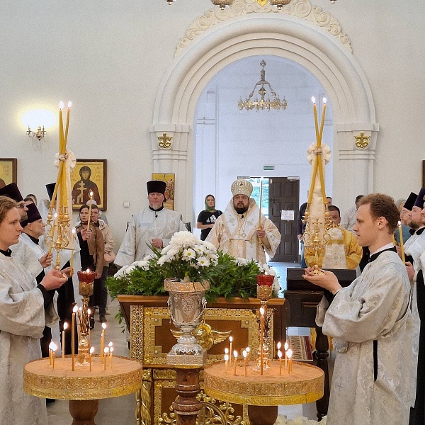 В канун дня памяти святителя Николая Чудотворца епископ Авксентий совершил Всенощное бдение в храме иконы Божией Матери «Всех Скорбящих Радость» г. Минска