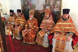 В день памяти великомученика Георгия Победоносца епископ Леонид возглавил Литургию в Георгиевском храме в г. Мозыре